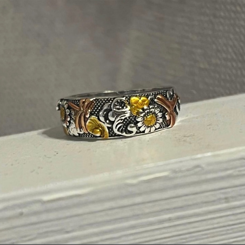 Ring - Picture 3 of 7